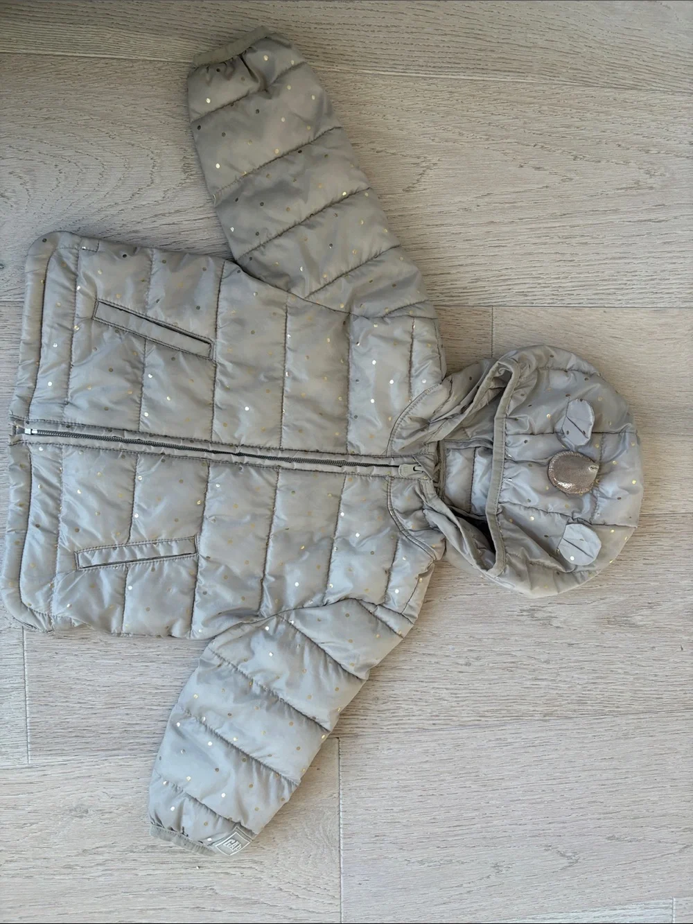 GAP light gray